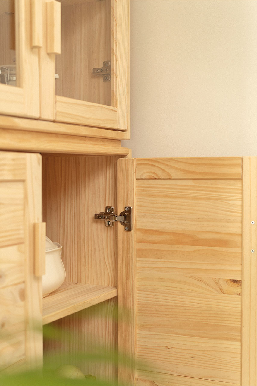 Imagen de ambiente 5 para:Vitrina con armario en madera maciza de pino